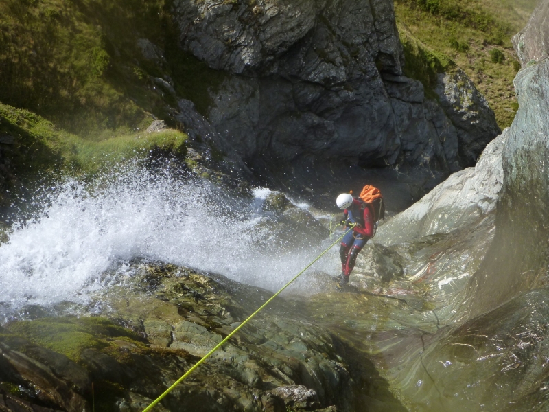 MONOGRÀFIC DESCENS DE BARRANCS PER PERSONES SORDES CLUB EXCTA. MADTEAM - (CP) - Inscriu-te MONOGRÀFIC DESCENS DE BARRANCS PER PERSONES SORDES CLUB EXCTA. MADTEAM - (CP) - Inscriu-te